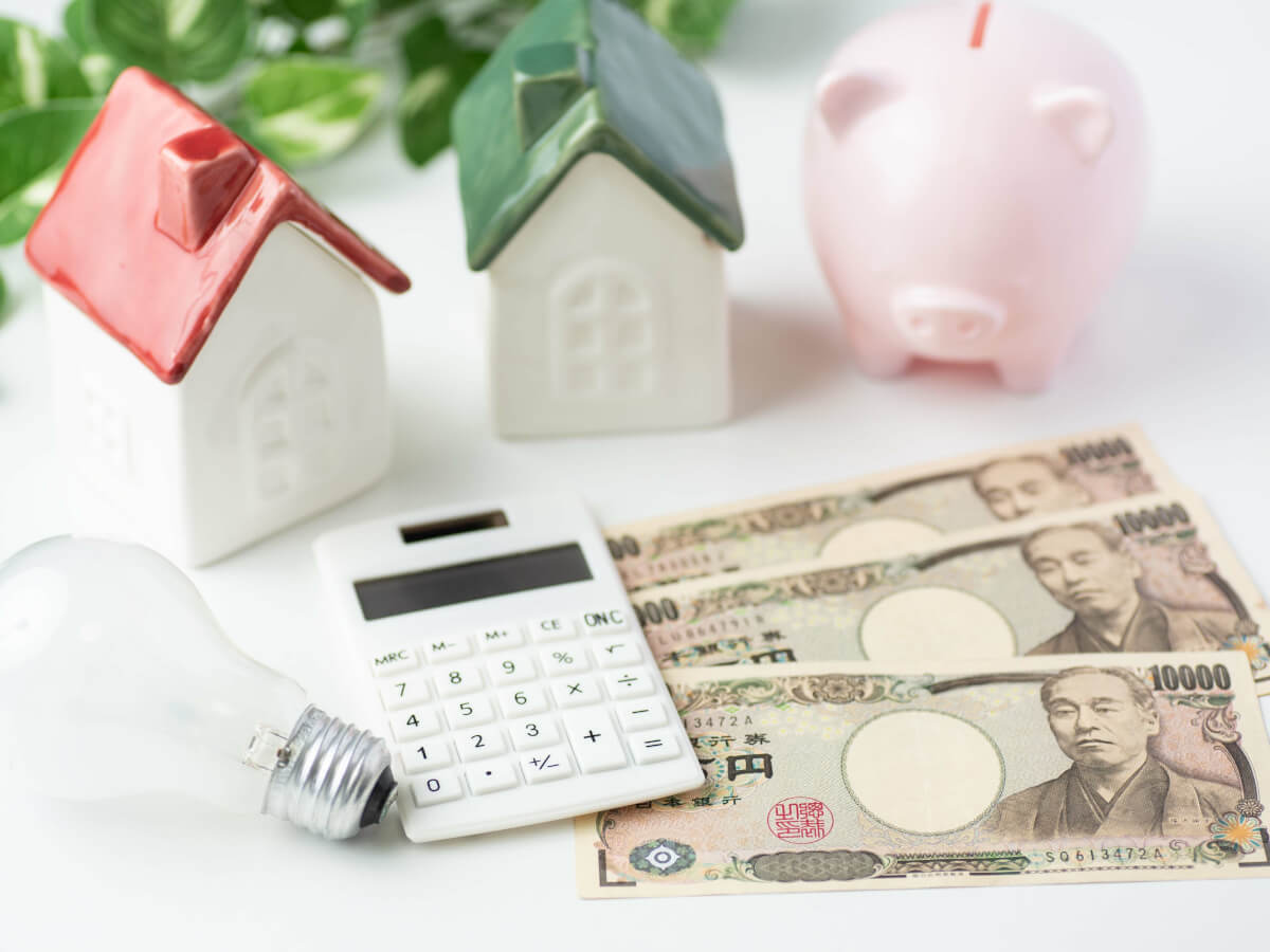 電卓と電球とお金