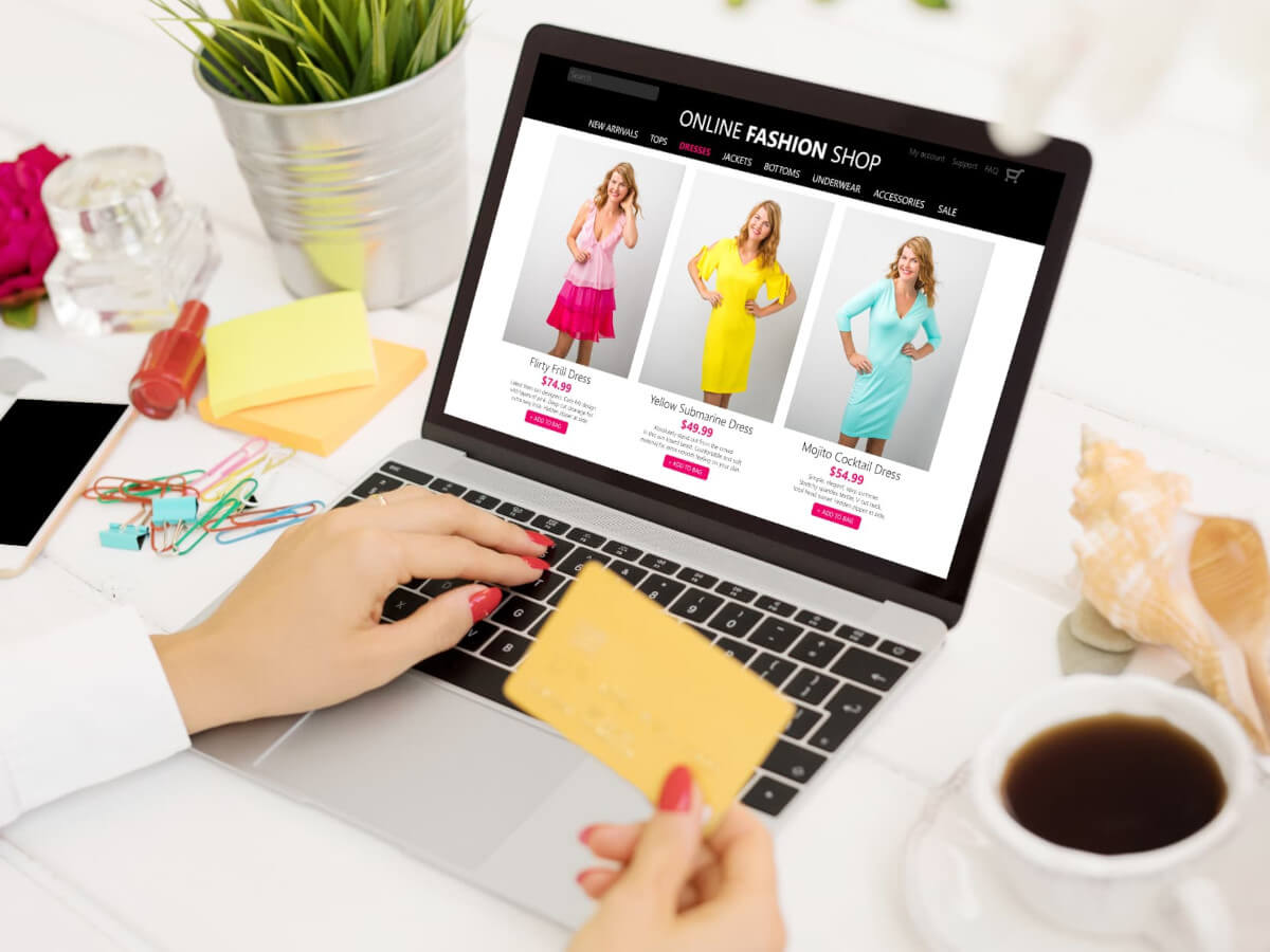 ネットショッピングサイトを見る人